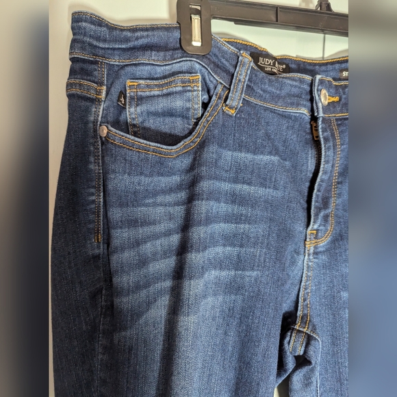 Judy Blue Los Angeles Straight Fit size 15/32, design wear fading, stretch - Picture 13 of 15